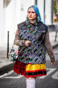 bag, blue hair, color, cross, dior bag, earrings, flats, floral print, flower, fluo pink eyeliner, green jacket, jacket, Kristen Bateman, multicolor, necklace, pleated skirt, printed bag, printed jacket, printed shirt, printed skirt, purple jacket, red skirt, shirt, short skirt, skirt, sleveless jacket, socks, tartan, white socks, yellow skirt, street style, jonathan paciullo, FW, frenchystyle, fashion week, PFW, PARIS, SPRING SUMMER 2022, SS 22, vertical, atmosphere details