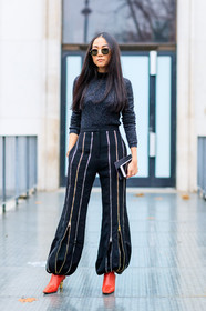 AUTUMN WINTER 2017-2018, AW 17-18, black pants, black sweater, FALL WINTER 2017-2018, fashion week, frenchystyle, full length, FW, FW 17-18, high heels, jonathan paciullo, leather shoes, PARIS, PFW, red shoes, street style, sunglasses, trousers, vertical, yoyo cao, zip