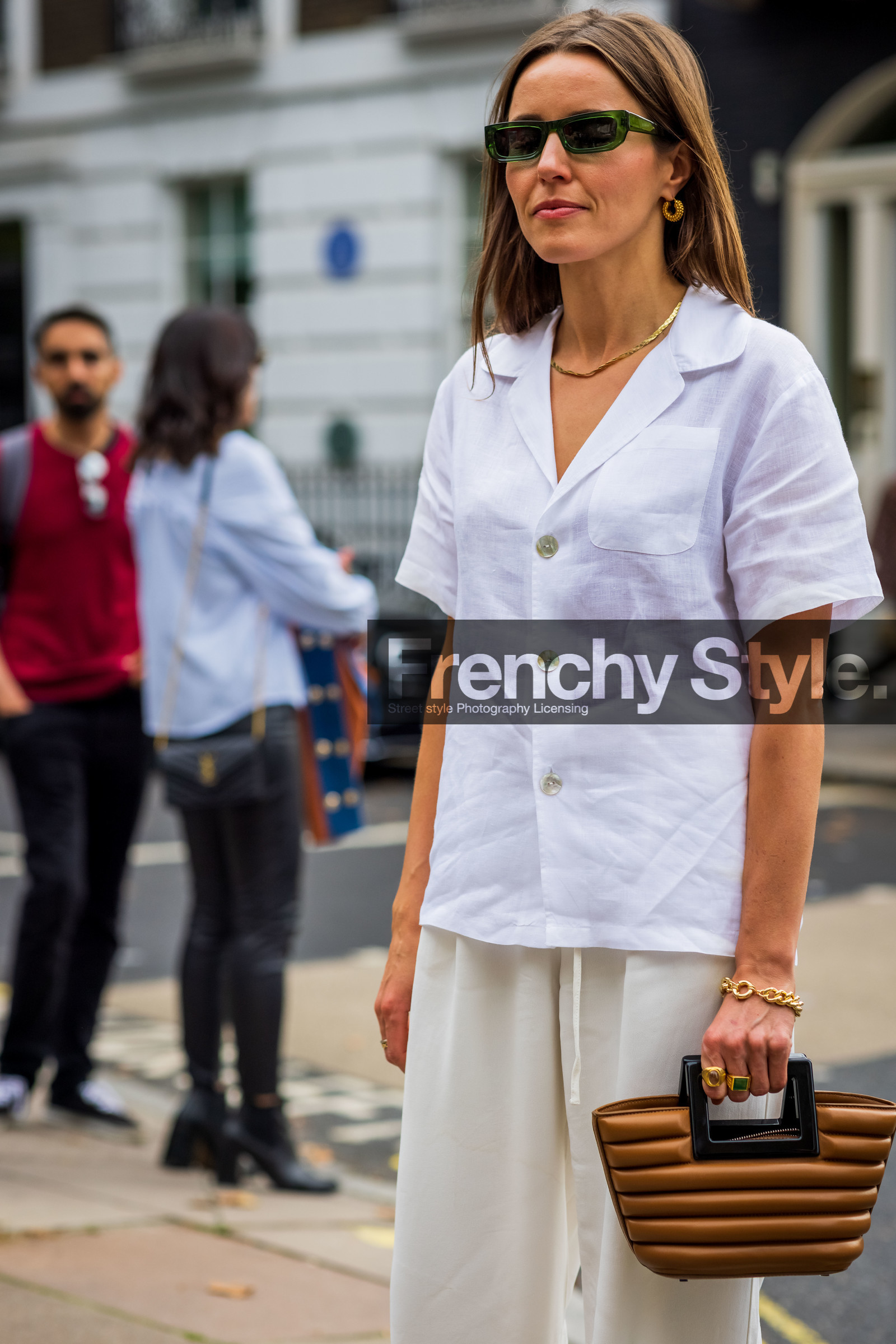 sunglasses, details, necklace, white, bucket bag, mini bag, handbag, fashion week, frenchystyle, FW, jonathan paciullo, street style, SS 22, SPRING SUMMER 2022, LFW, LONDON, vertical, atmosphere details, detail