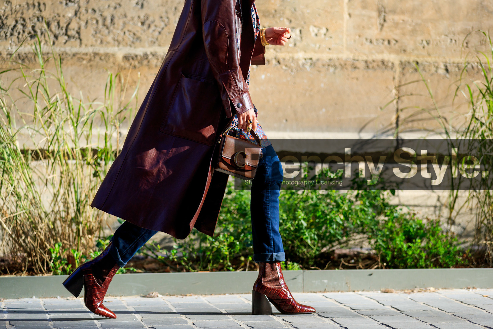blue denim, brown bag, brown coat, chloé, denim pants, high heels, jeans, leather bag, leather coat, leather shoes, red boots, trousers, PARIS, PFW, street style, jonathan paciullo, FW, frenchystyle, fashion week, AUTUMN WINTER 2019-2020, AW 19-20, FALL WINTER 2019-2020, FW 19-20, horizontal, atmosphere details, detail