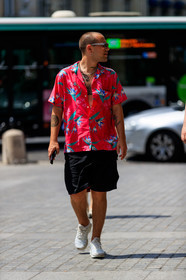 black shorts, fashion week, frenchystyle, full length, FW, jonathan paciullo, leather shoes, marc goehring, MENSWEAR, necklace, PARIS, PFW, printed shirt, red shirt, SPRING SUMMER 2018, SS 18, street style, sunglasses, tattoos, vertical, white sneakers