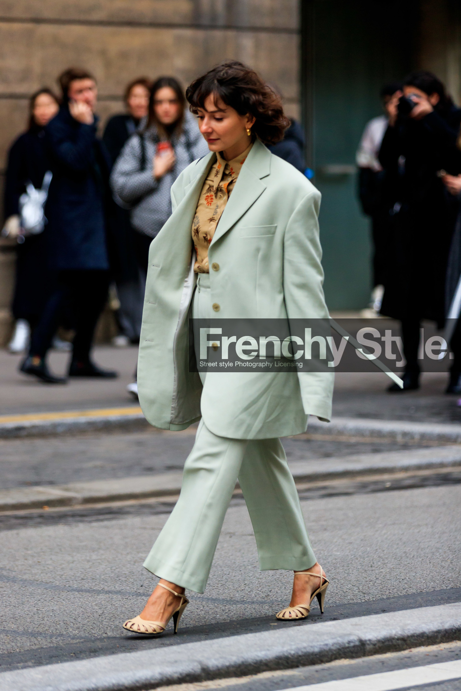 alyssa coscarelli, light green jacket, light green pants, light green suit, beige suede shoes, beige shirt, floral printed shirt, oversize jacket, high heels shoes, high waist pants, fashion week, frenchystyle, FW, jonathan paciullo, street style, PFW, PARIS, AUTUMN WINTER 2020-2021, FALL WINTER 2020-2021, FW 20-21, vertical, full length