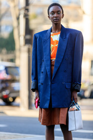 blazer, blue jacket, brown skirt, leather bag, model, orange top, oversize, tie & die, white bag, PARIS, PFW, street style, jonathan paciullo, FW, frenchystyle, fashion week, AUTUMN WINTER 2019-2020, AW 19-20, FALL WINTER 2019-2020, FW 19-20, vertical, atmosphere details, detail