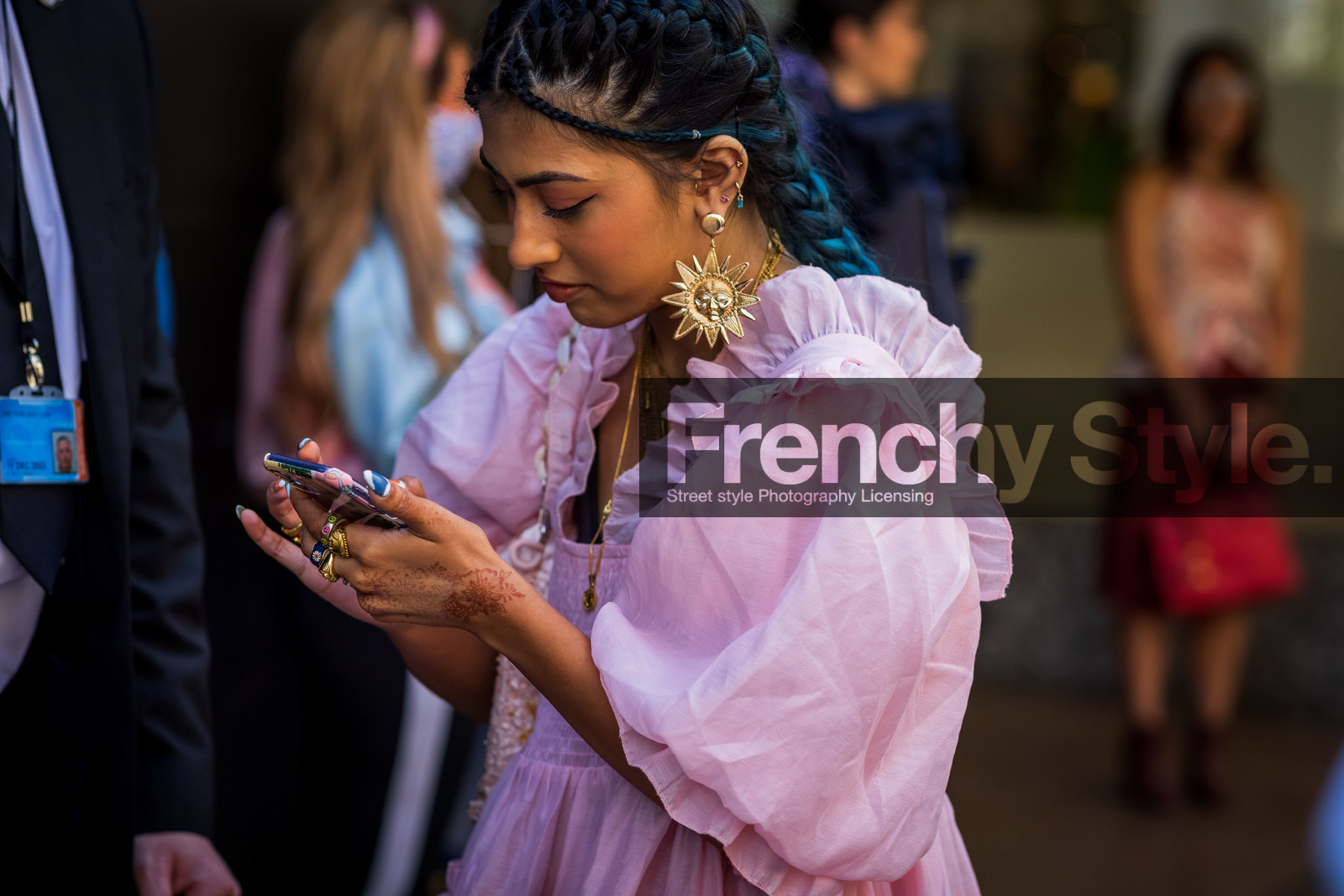 earrings, pink, blouse, ruffles, fashion week, frenchystyle, FW, jonathan paciullo, street style, SPRING SUMMER 2022, SS 22, LFW, LONDON, horizontal, atmosphere details, detail