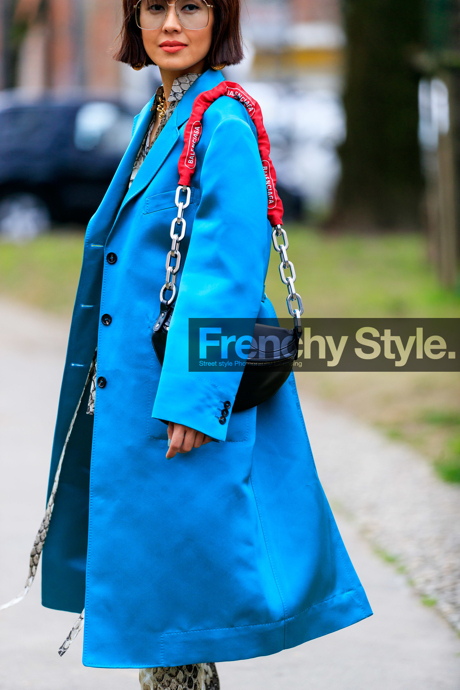 balenciaga, black bag, blue coat, fanny pack, leather bag, liz yu, necklace, sunglasses, MILAN, MFW, fashion week, frenchystyle, FW, jonathan paciullo, street style, AUTUMN WINTER 2019-2020, AW 19-20, FALL WINTER 2019-2020, FW 19-20, vertical, atmosphere details, detail