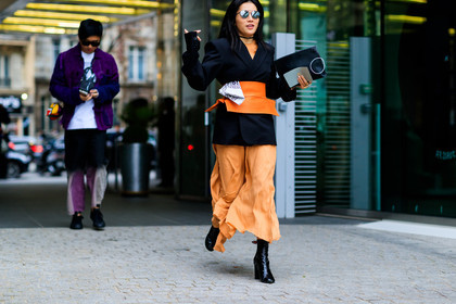atmosphere details, AUTUMN WINTER 2017-2018, AW 17-18, bandana, black jacket, black shoes, blazer, corset, FALL WINTER 2017-2018, fashion week, frenchystyle, full length, FW, FW 17-18, high heels, horizontal, jonathan paciullo, leather bag, leather shoes, orange belt, orange pant, PARIS, PFW, street style, tina leung