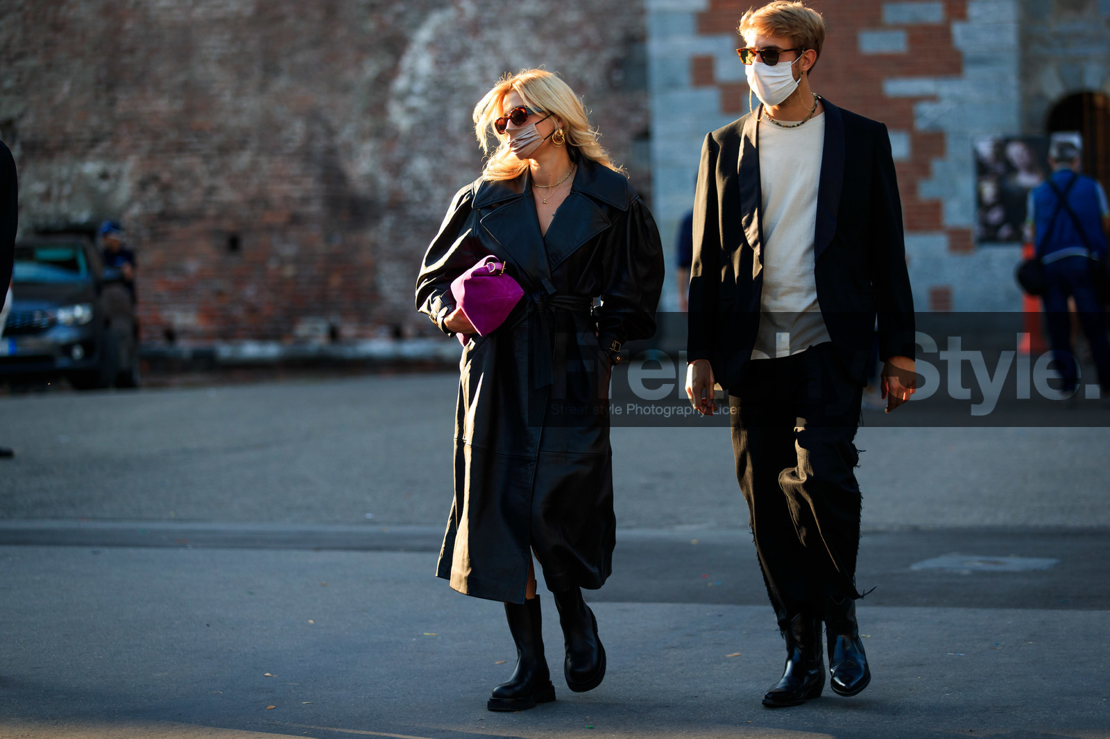 black leather coat, black leather jacket, black leather boots, pink bag, suede bag, big sole boots, flat boots, golden earrings, big earrings, belted jacket, belted coat, covid face mask, fashion week, frenchystyle, FW, jonathan paciullo, street style, MFW, MILAN, SPRING SUMMER 2021, SS 21, horizontal, atmosphere details, full length
