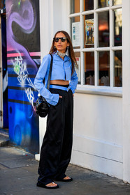 chloe loulou de saison, black sunglasses, golden frame sunglasses, butterfly sunglasses, pearls earring, choker necklace, chanel necklace, pearl necklace, light blue shirt, cropped shirt, bottega veneta bag, black leather bag, plaited leather bag, shoulder bag, black pants, oversize pants, black and white sandals, flip flop shoes, silk pants, fashion week, frenchystyle, FW, jonathan paciullo, street style, vertical, full length