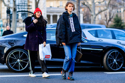 atmosphere details, AUTUMN WINTER 2017-2018, AW 17-18, black bag, black jacket, black shoes, black sneakers, blue denim, denim pants, FALL WINTER 2017-2018, fashion week, frenchystyle, full length, FW, FW 17-18, high heels, horizontal, jeans, jonathan paciullo, leather bag, leather shoes, off white, PARIS, PFW, printed jacket, street style, trousers