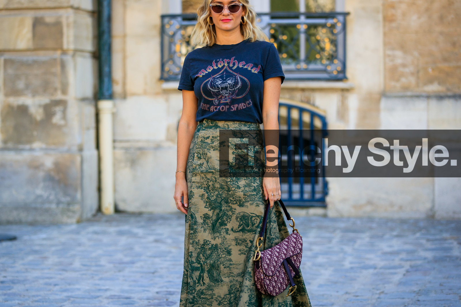 adenorah, black t shirt, christian dior, graphic bag, graphic skirt, green skirt, leather bag, monogram, printed bag, printed skirt, red bag, saddle bag, sunglasses, fashion week, frenchystyle, FW, jonathan paciullo, street style, PFW, PARIS, AUTUMN WINTER 2019-2020, AW 19-20, FALL WINTER 2019-2020, FW 19-20, horizontal, atmosphere details, detail