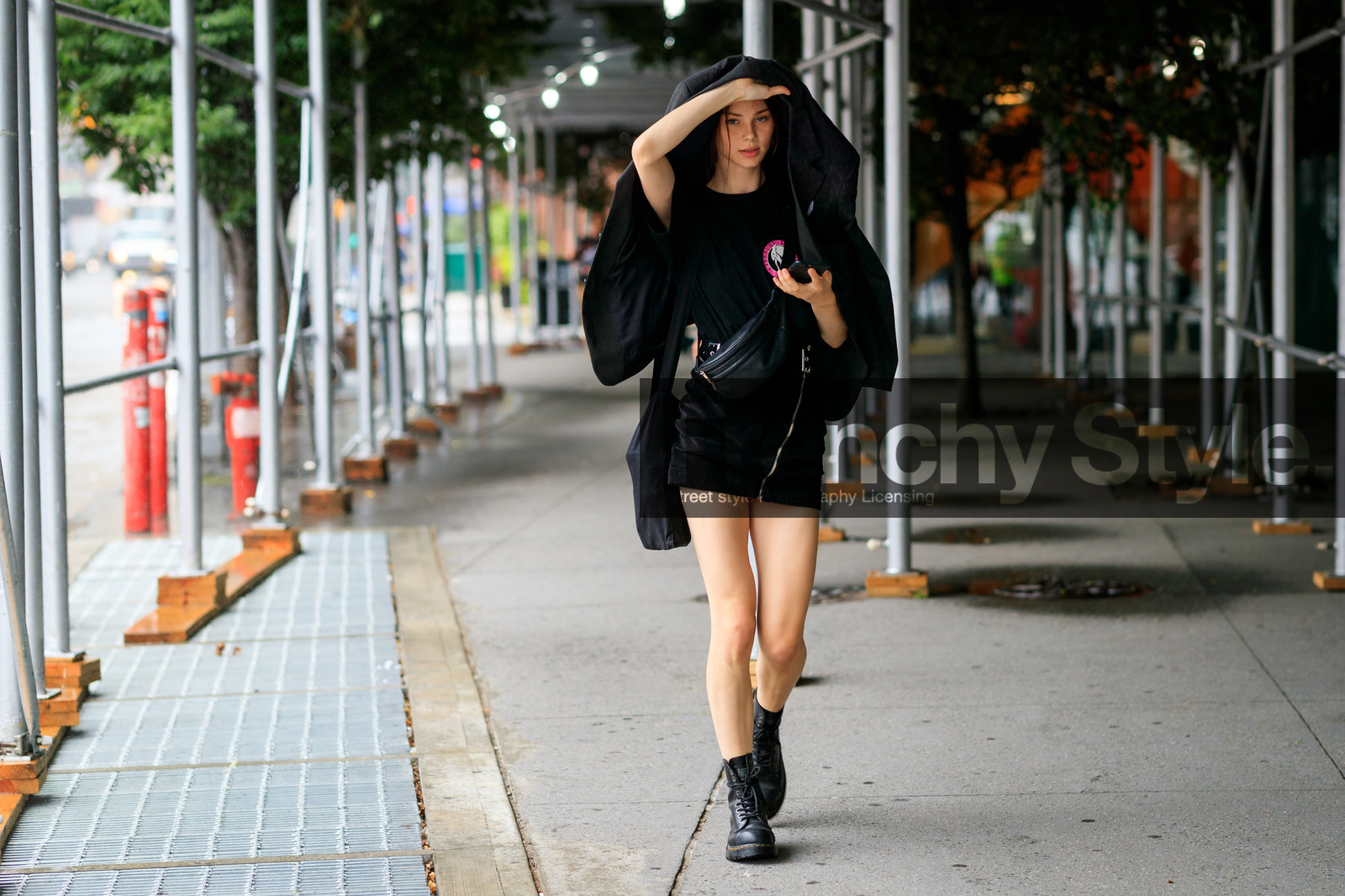 black bag, black jacket, black shoes, black skirt, black t shirt, fanny pack, leather bag, leather shoes, model, tone on tone, total look black, fashion week, frenchystyle, FW, jonathan paciullo, street style, NEW YORK, NYFW, SPRING SUMMER 2020, SS 20, horizontal, atmosphere details, full length