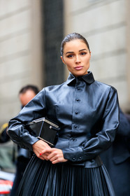 black bag, black jacket, black skirt, leather bag, leather jacket, leather skirt, pleated skirt, tone on tone, total look black, MILAN, MFW, fashion week, frenchystyle, FW, jonathan paciullo, street style, AUTUMN WINTER 2019-2020, AW 19-20, FALL WINTER 2019-2020, FW 19-20, vertical, atmosphere details, detail