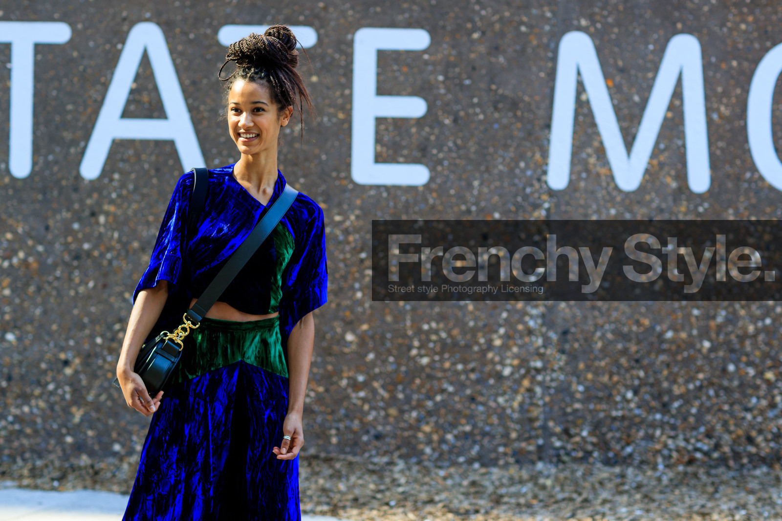 black bag, blue skirt, blue top, braids, chloé, graphic skirt, green bag, leather bag, printed skirt, velvet, fashion week, frenchystyle, FW, jonathan paciullo, street style, LFW, LONDON, SPRING SUMMER 2019, SS 19, atmosphere details, horizontal, detail