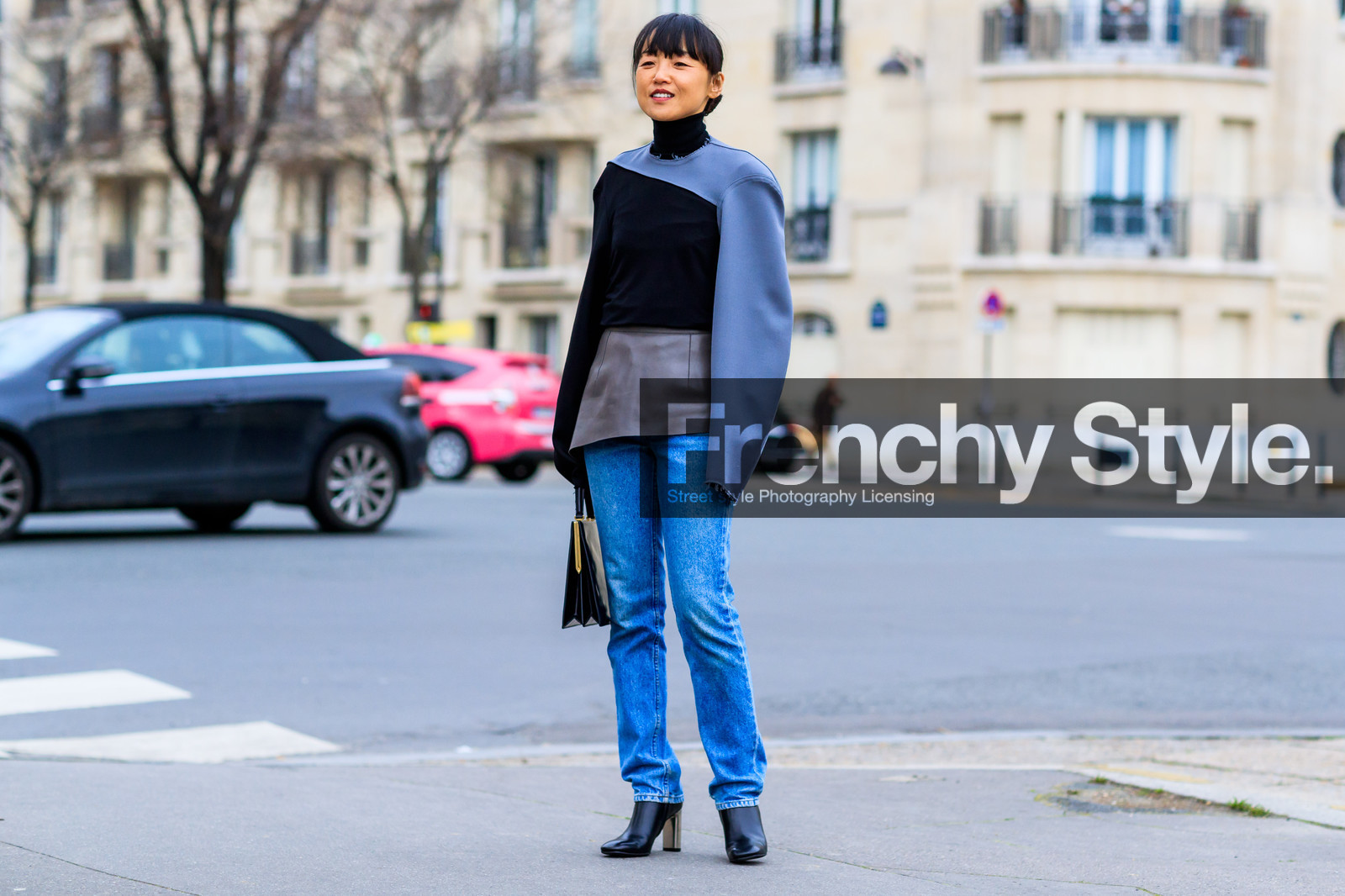 atmosphere details, AUTUMN WINTER 2017-2018, AW 17-18, black bag, black shoes, black sweater, blue denim, denim pants, FALL WINTER 2017-2018, fashion week, frenchystyle, full length, FW, FW 17-18, high heels, horizontal, jeans, jonathan paciullo, leather bag, leather shoes, PARIS, PFW, street style, trousers, turtleneck sweater