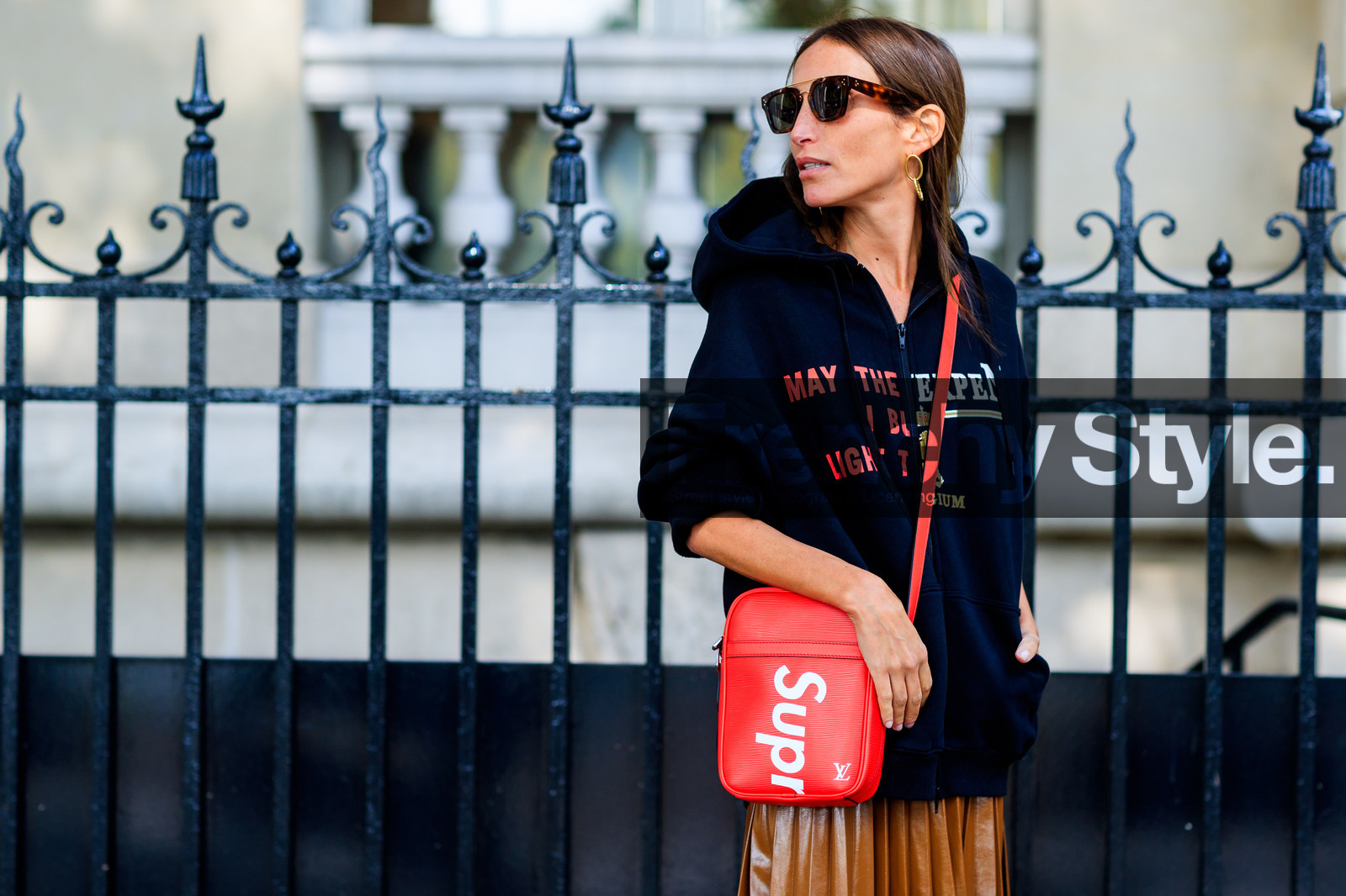 atmosphere details, black sweater, brown skirt, detail, fashion week, frenchystyle, FW, graphic bag, hoodie, horizontal, jonathan paciullo, leather bag, leather skirt, louis vuitton, PARIS, PFW, pleated skirt, printed bag, printed sweater, red bag, SPRING SUMMER 2018, SS 18, street style, sunglasses, supreme