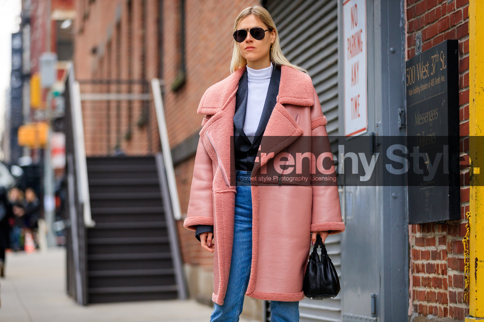 black bag, black jacket, blazer, blue denim, denim pants, jeans, leather bag, pink coat, printed shoes, sunglasses, trousers, turtleneck sweater, white boots, white sweater, street style, jonathan paciullo, FW, frenchystyle, fashion week, NYFW, NEW YORK, AUTUMN WINTER 2018-2019, AW 18-19, FALL WINTER 2018-2019, FW 18-19, atmosphere details, horizontal, detail, linda tol