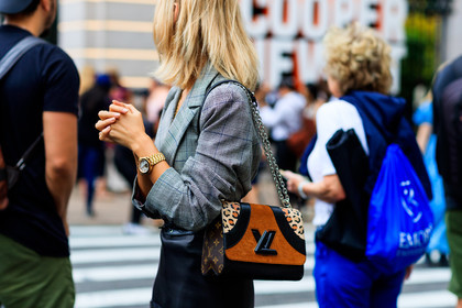 animal print, blazer, brown bag, checked, graphic bag, graphic jacket, grey jacket, leather bag, leopard, louis vuitton, plaid, printed jacket, fashion week, frenchystyle, FW, jonathan paciullo, street style, NYFW, NEW YORK, SPRING SUMMER 2019, SS 19, atmosphere details, horizontal, detail