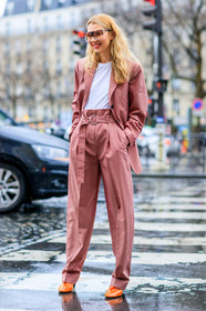 AUTUMN WINTER 2017-2018, AW 17-18, blazer, FALL WINTER 2017-2018, fashion week, frenchystyle, full length, fun sunglasses, FW, FW 17-18, high heels, high waist, jonathan paciullo, leather shoes, orange shoes, PARIS, PFW, pink jacket, pink pants, roberta benteler, street style, sunglasses, trousers, vertical, white t shirt