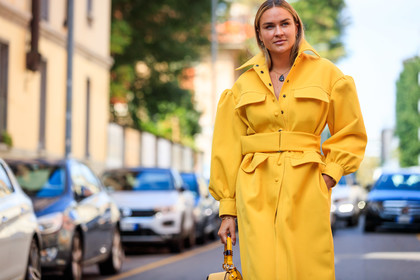 yellow dress, yellow jacket, jacket dress, long dress, belted dress, belted jacket, long sleeves dress, dress shirt, golden necklace, long necklace, stone necklace, fendi look, fendi dress, nina suess, fashion week, frenchystyle, FW, jonathan paciullo, street style, MFW, MILAN, SPRING SUMMER 2021, SS 21, horizontal, atmosphere details, detail