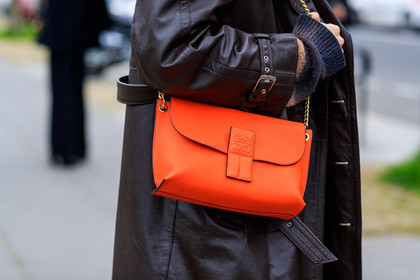 atmosphere details, AUTUMN WINTER 2017-2018, AW 17-18, brown coat, detail, FALL WINTER 2017-2018, fashion week, frenchystyle, FW, FW 17-18, horizontal, jonathan paciullo, leather bag, leather coat, loewe, model, orange bag, PARIS, PFW, street style