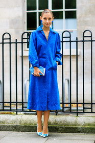 blue bag, blue dress, blue shoes, earrings, fashion week, frenchystyle, full length, FW, high heels, jenny walton, jonathan paciullo, leather bag, leather dress, leather shoes, LFW, LONDON, printed shoes, sequined bag, SPRING SUMMER 2018, SS 18, street style, tone on tone, total look blue, turquoise, vertical
