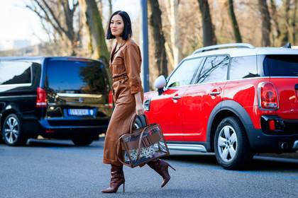 brown bag, brown boots, brown jumpsuit, graphic bag, high boots, high heels, leather bag, leather jumpsuit, leather shoes, printed bag, Tiffany Hsu, transparent bag, trousers, MILAN, MFW, fashion week, frenchystyle, FW, jonathan paciullo, street style, AUTUMN WINTER 2019-2020, AW 19-20, FALL WINTER 2019-2020, FW 19-20, atmosphere details, full length, horizontal