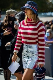 bag, bob, Chloé Lecareux, dior bag, dior logo, knitwear, logo print, navy bag, navy bob, printed bob, red knitwear, red turtleneck, silver skirt, skirt, striped turtleneck, stripes knitwear, turlteneck, street style, jonathan paciullo, FW, frenchystyle, fashion week, PFW, PARIS, SPRING SUMMER 2022, SS 22, vertical, atmosphere details