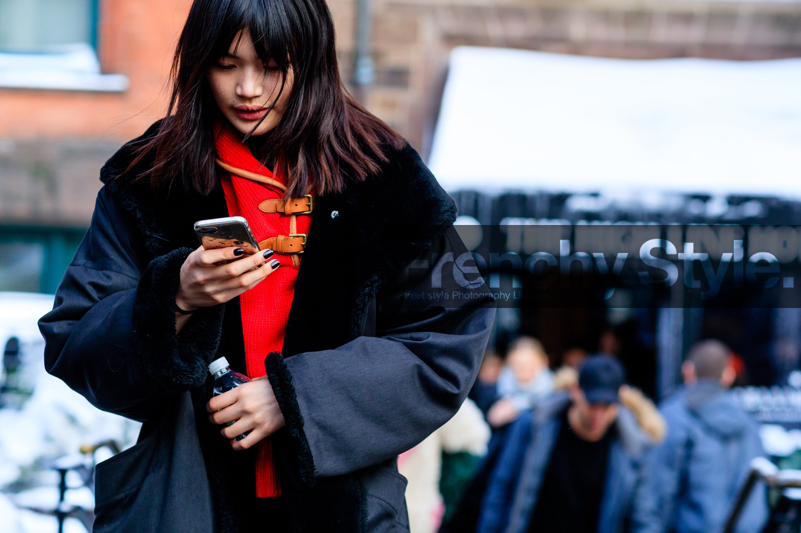 atmosphere details, AUTUMN WINTER 2017-2018, AW 17-18, black coat, detail, FALL WINTER 2017-2018, fashion week, frenchystyle, FW, FW 17-18, horizontal, jonathan paciullo, model, NEW YORK, NYFW, red sweater, street style