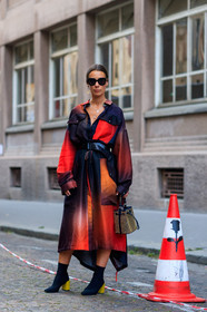 alice & j.s, black bag, black belt, black boots, black dress, fashion week, frenchystyle, full length, FW, high heels, jonathan paciullo, kenzo, leather bag, leather belt, leather shoes, MENSWEAR, PARIS, PFW, printed dress, red dress, shirt dress, SPRING SUMMER 2018, SS 18, street style, studs, sunglasses, tie & die, vertical