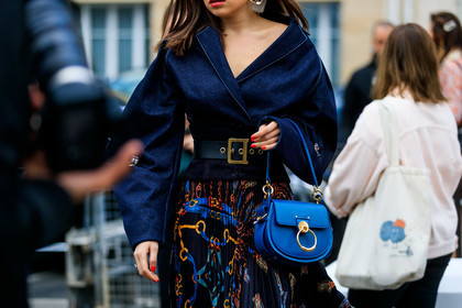 beige bag, black bag, brown dress, chloé, earrings, embroideries, graphic dress, grey sweater, leather bag, orange dress, printed dress, PARIS, PFW, street style, jonathan paciullo, FW, frenchystyle, fashion week, AUTUMN WINTER 2019-2020, AW 19-20, FALL WINTER 2019-2020, FW 19-20, horizontal, atmosphere details, detail