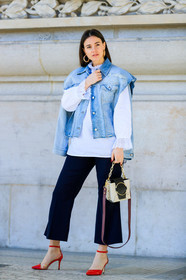 AUTUMN WINTER 2017-2018, AW 17-18, beige bag, black and white bag, black pants, blue denim, denim jacket, FALL WINTER 2017-2018, fashion week, frenchystyle, full length, FW, FW 17-18, high heels, jonathan paciullo, leather bag, leather shoes, PARIS, PFW, red shoes, sleeveless, street style, trousers, vertical, white shirt, zina charkoplia
