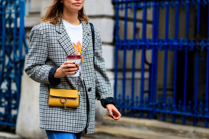 atmosphere details, blazer, blue denim, checked jacket, chloé, denim pants, detail, fashion week, frenchystyle, FW, graphic jacket, horizontal, houndstooth pattern, jeans, jonathan paciullo, leather bag, LFW, LONDON, plaid, printed jacket, SPRING SUMMER 2018, SS 18, street style, trousers, white t shirt, yellow bag