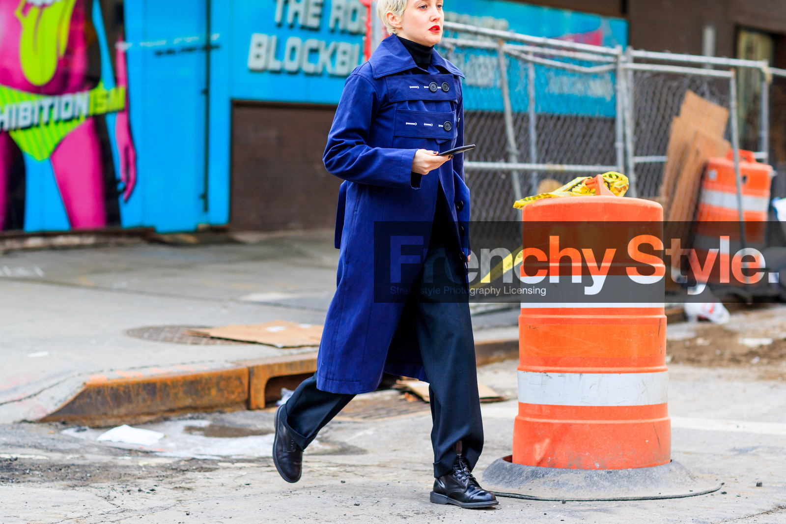 atmosphere details, AUTUMN WINTER 2017-2018, AW 17-18, black boots, black pants, black shoes, blue coat, detail, FALL WINTER 2017-2018, fashion week, frenchystyle, FW, FW 17-18, horizontal, jonathan paciullo, leather boots, leather shoes, navy coat, NEW YORK, NYFW, street style, trousers