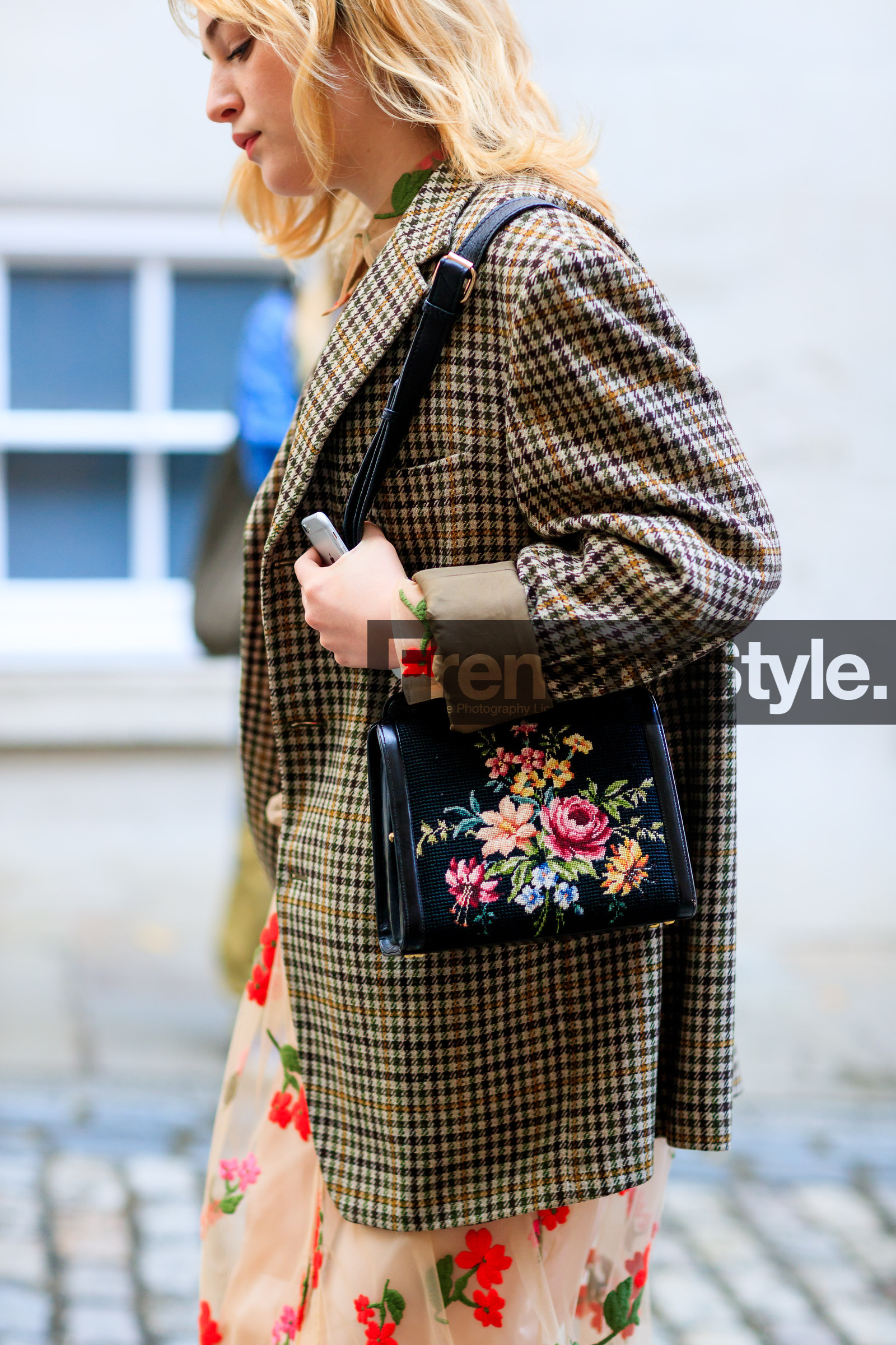 atmosphere details, black bag, blazer, brown jacket, checked jacket, detail, embroidered bag, fashion week, floral, flowers, frenchystyle, FW, graphic jacket, houndstooth pattern, jonathan paciullo, leather bag, LFW, LONDON, plaid, printed dress, printed jacket, SPRING SUMMER 2018, SS 18, street style, vertical