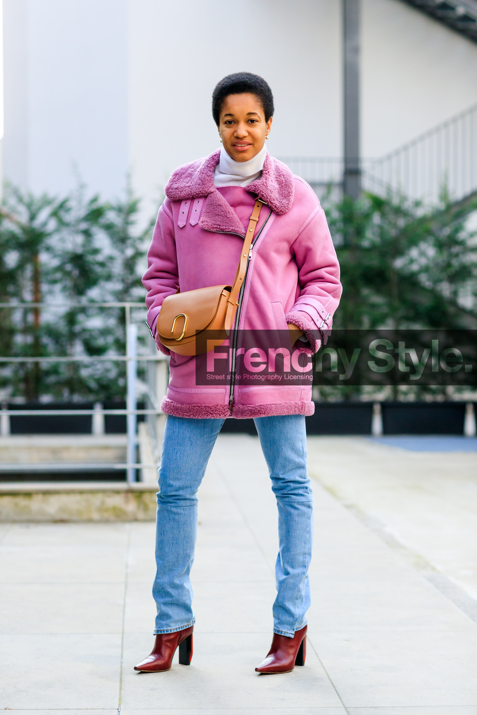 AUTUMN WINTER 2017-2018, AW 17-18, blue denim, camel bag, denim pants, FALL WINTER 2017-2018, fashion week, frenchystyle, full length, FW, FW 17-18, high heels, jeans, jonathan paciullo, leather bag, leather jacket, leather shoes, MFW, MILAN, pink fur, pink jacket, red boots, shearling, street style, tamu mcpherson, trousers, vertical, vêtements, white turtleneck