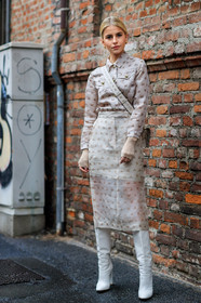 graphic skirt, high boots, high heels, leather shoes, max mara, printed shirt, printed skirt, white bag, white boots, white shirt, white skirt, fashion week, frenchystyle, FW, jonathan paciullo, street style, MFW, MILAN, AUTUMN WINTER 2018-2019, FALL WINTER 2018-2019, FW 18-19, vertical, full length, caro daur