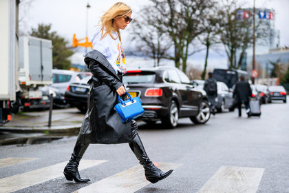 atmosphere details, AUTUMN WINTER 2017-2018, AW 17-18, black coat, black shoes, blue bag, FALL WINTER 2017-2018, fashion week, frenchystyle, full length, FW, FW 17-18, high boots, high heels, horizontal, jonathan paciullo, leather bag, leather coat, leather shoes, PARIS, PFW, printed sweater, street style, sunglasses, varnished leather shoes, white sweater