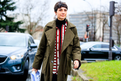 atmosphere details, AUTUMN WINTER 2017-2018, AW 17-18, detail, earrings, FALL WINTER 2017-2018, fashion week, frenchystyle, FW, FW 17-18, green coat, horizontal, jonathan paciullo, PARIS, PFW, street style, striped jacket