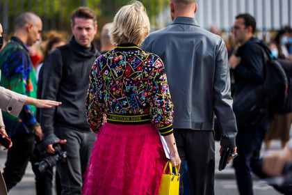back detail, bag, color, dior bag, dior jacket, embroidered jacket, embroidery, flower print, fluo pink skirt, jacket, leather bag, multicolor, print, printed jacket, ruffles skirt, skirt, tulle skirt, yellow bag, fashion week, frenchystyle, FW, jonathan paciullo, street style, PFW, PARIS, SPRING SUMMER 2022, SS 22, horizontal, atmosphere details