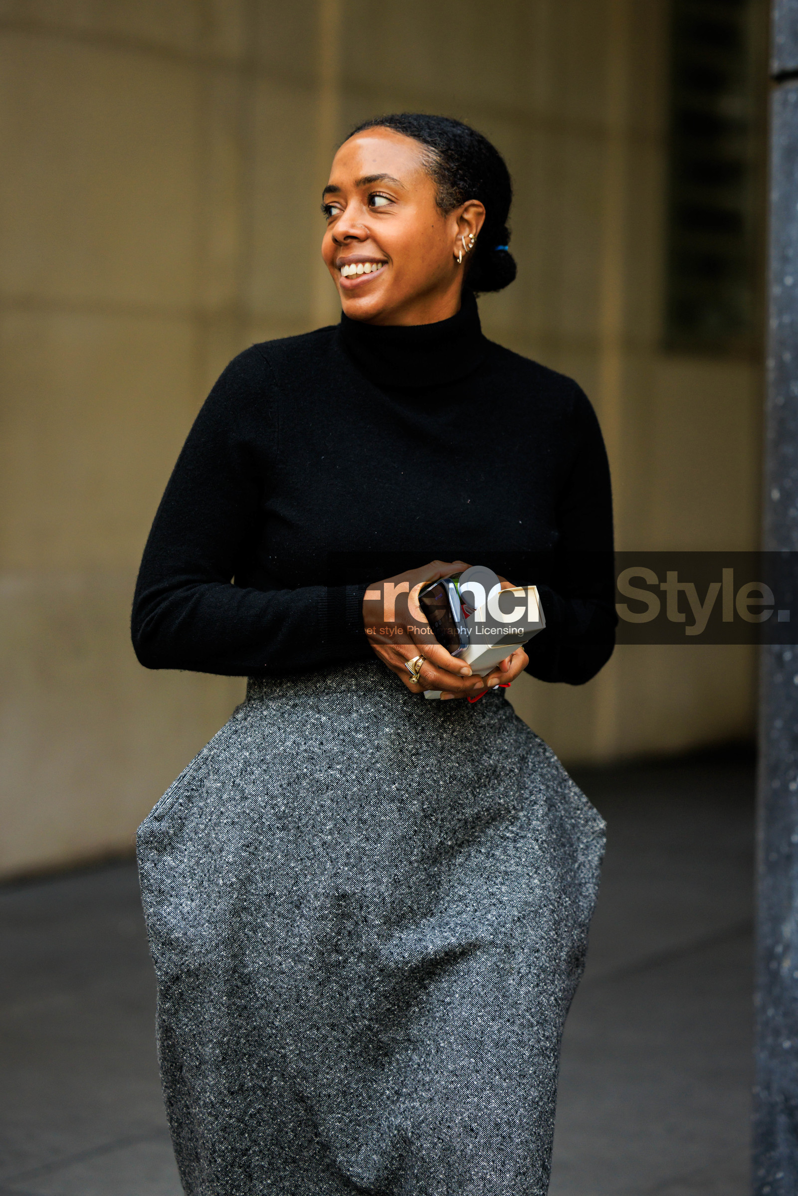 balenciaga skirt, black turtleneck, knitted top, sparkling skirt, fashion week, frenchystyle, FW, jonathan paciullo, street style, AUTUMN WINTER 2022-2023, FALL WINTER 2022_2023, FW 22-23, PFW, PARIS, vertical, detail