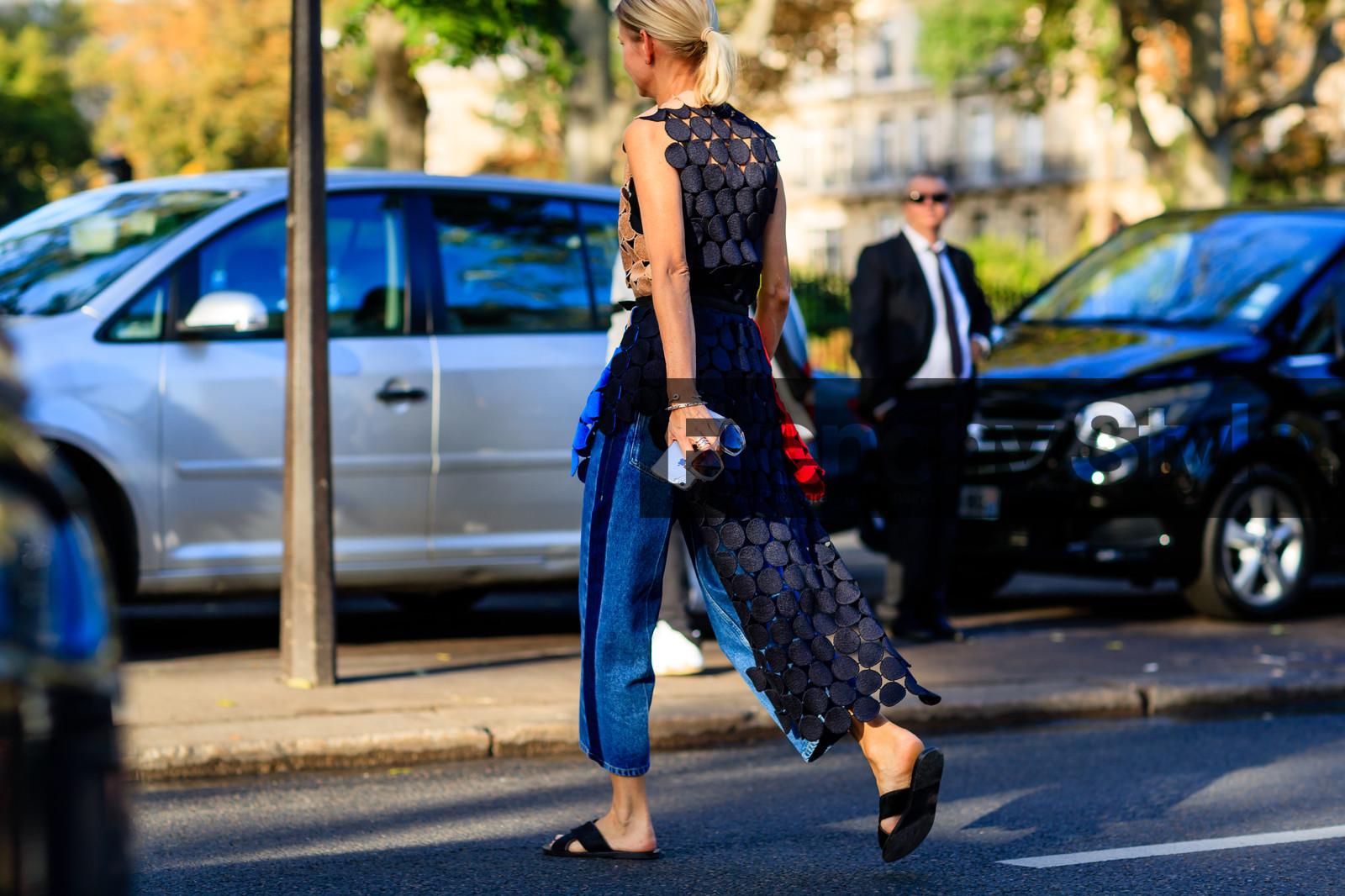 atmosphere details, back detail, black sandals, blue, blue denim, denim pants, detail, fashion week, frenchystyle, FW, geometric, graphic top, horizontal, jeans, jonathan paciullo, leather shoes, PARIS, PFW, SPRING SUMMER 2017, SS 17, street style, sunglasses, trousers