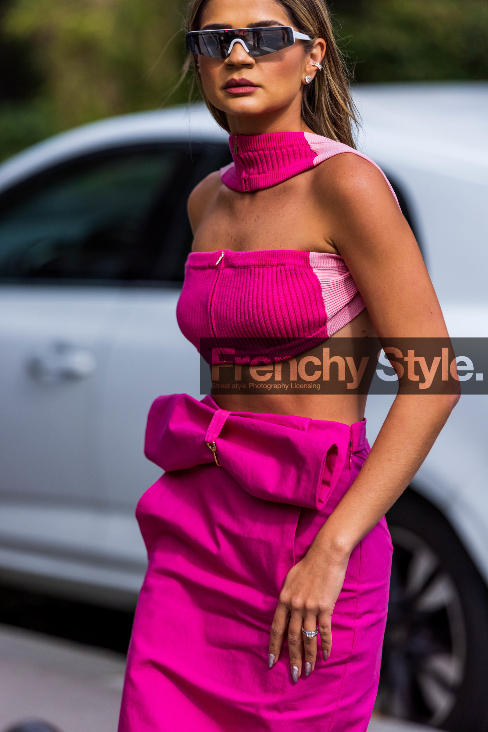bow, crop top, fluo pink, long skirt, pink crop, pink skirt, silver sunglasses, skirt, sunglasses, Thassia Naves, fashion week, frenchystyle, FW, jonathan paciullo, street style, PFW, PARIS, SPRING SUMMER 2022, SS 22, vertical, atmosphere details