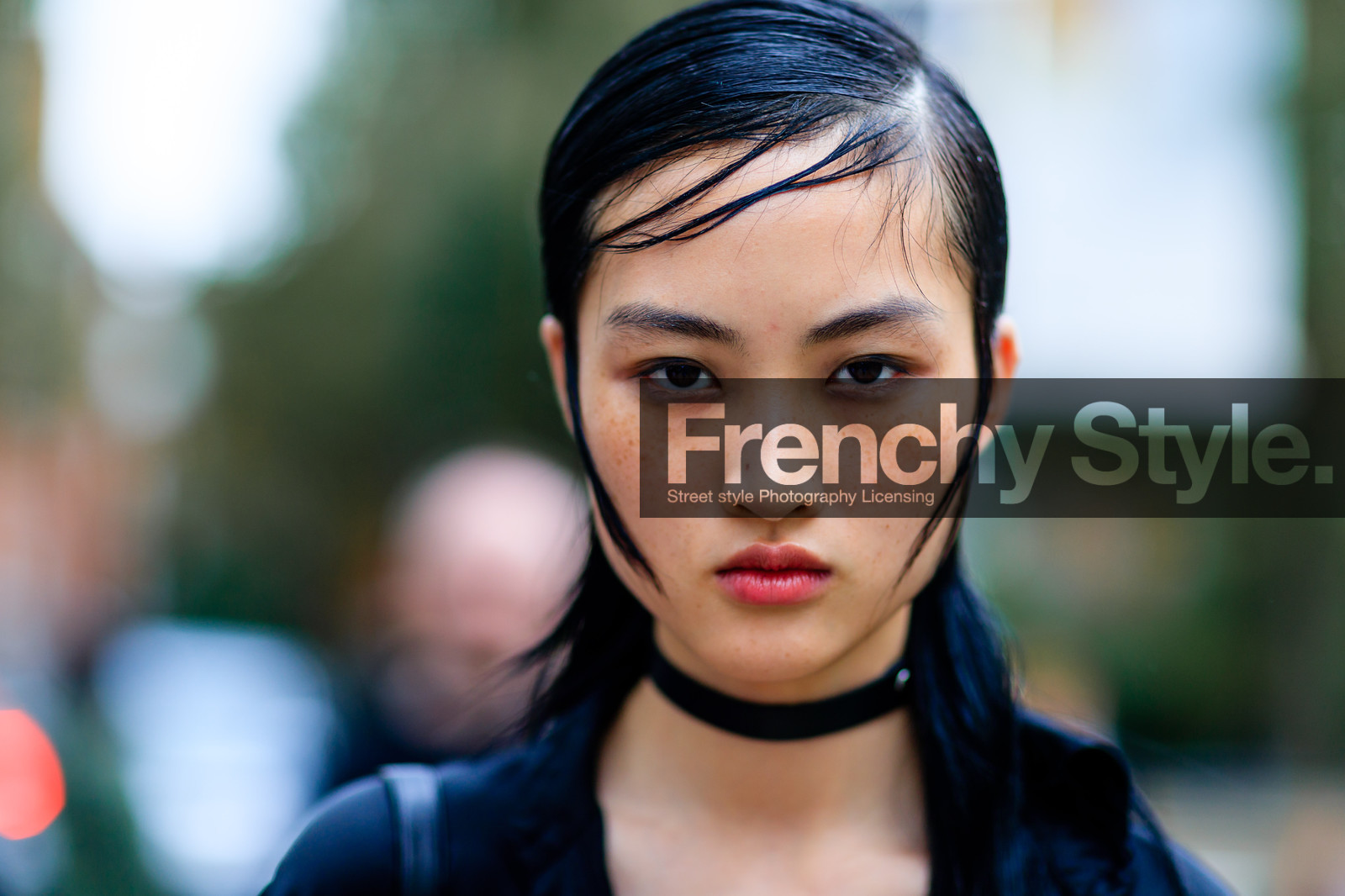 atmosphere details, black shirt, choker, detail, fashion week, frenchystyle, FW, horizontal, jonathan paciullo, LFW, LONDON, model, necklace, SPRING SUMMER 2017, SS 17, street style, wet hair, woman