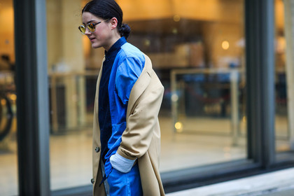 atmosphere details, AUTUMN WINTER 2016-2017, AW 16-17, beige coat, blue denim, denim shirt, detail, fashion week, frenchystyle, FW, FW 16-17, horizontal, jonathan paciullo, NEW YORK, NYFW, off the shoulder, overcoat, patchwork, street style, woman