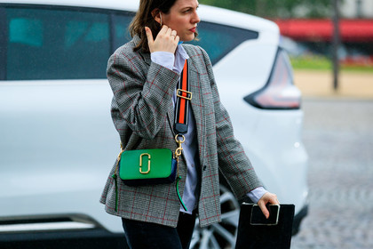 houndstooth printed jacket, grey jacket, green leather bag, crossbody bag, marc jacobs bag, fashion week, frenchystyle, FW, jonathan paciullo, street style, PFW, PARIS, SPRING SUMMER 2022, SS 22, horizontal, atmosphere details, detail