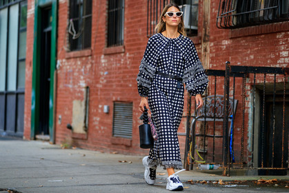 black bag, black belt, checked, gingham, graphic dress, jen wonders, leather bag, leather belt, leather shoes, plaid, printed dress, sunglasses, white sneakers, fashion week, frenchystyle, FW, jonathan paciullo, street style, NYFW, NEW YORK, SPRING SUMMER 2019, SS 19, atmosphere details, horizontal, full length