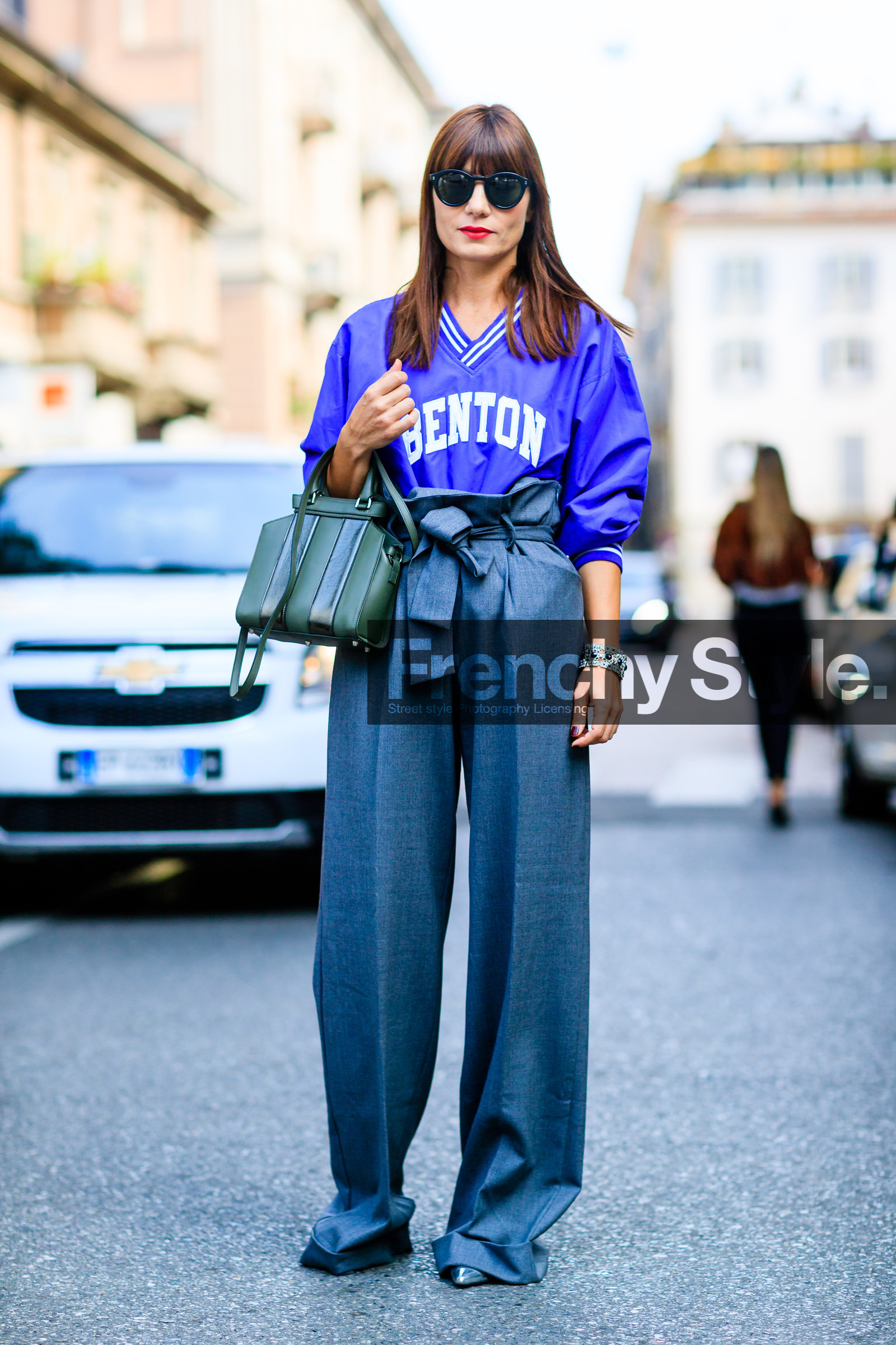 american, baseball, basketball jersey, fashion week, frenchystyle, full length, FW, green bag, grey pants, high waist, jonathan paciullo, leather bag, MFW, MILAN, purple top, SPRING SUMMER 2017, SS 17, street style, sunglasses, trousers, vertical, wide pants