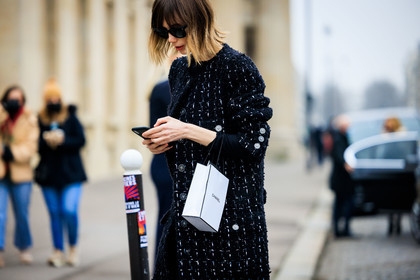 chanel paper bag, short hair, close up, tweed set, chanel, black jacket, tweed jacket, tweed coat, full black look, black trousers, black shoes, black boots, haute couture, black sunglasses, black top, fashion week, frenchystyle, FW, jonathan paciullo, street style, PARIS, PFW, SPRING SUMMER 2022, SS 22, atmosphere details, detail, horizontal, anya ziourova