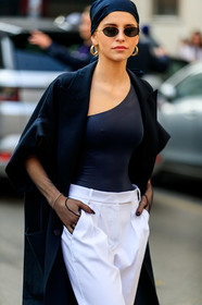 asymetric, black coat, black gloves, black scarf, black top, caro daur, earrings, headscarf, one shoulder, sunglasses, trousers, white pants, MILAN, MFW, fashion week, frenchystyle, FW, jonathan paciullo, street style, AUTUMN WINTER 2019-2020, AW 19-20, FALL WINTER 2019-2020, FW 19-20, vertical, atmosphere details, detail
