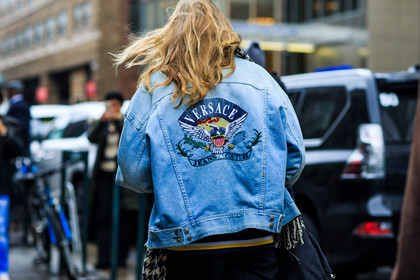 atmosphere details, AUTUMN WINTER 2016-2017, AW 16-17, blue denim, denim jacket, detail, embroidered jacket, embroideries, fashion week, frenchystyle, FW, FW 16-17, horizontal, jonathan paciullo, NEW YORK, NYFW, street style, versace, woman